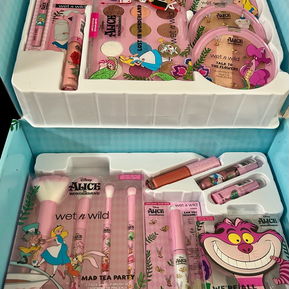 Wet n Wild Disney Alice in Wonderland Palette - Picture 2 of 3